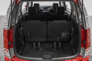 Минивэн Toyota Isis 2013 года, 1279000 рублей, Барнаул