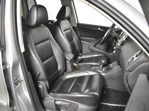 Внедорожник Volkswagen Tiguan 2010 года, 1243100 рублей, Казань