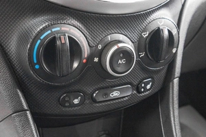 Седан Hyundai Solaris 2011 года, 659000 рублей, Барнаул