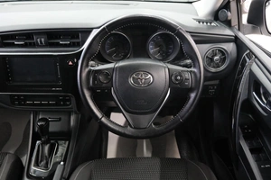 Хетчбэк Toyota Auris 2016 года, 1469000 рублей, Омск