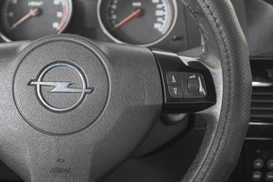 Хетчбэк Opel Astra 2008 года, 349000 рублей, Кемерово