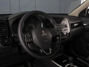 Внедорожник Mitsubishi Outlander 2019 года, 1893000 рублей, Омск