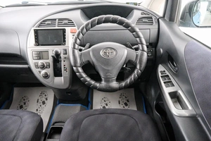 Хетчбэк Toyota Ractis 2006 года, 679000 рублей, Красноярск