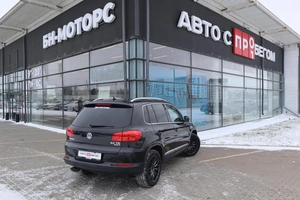 Внедорожник Volkswagen Tiguan 2012 года, 1600000 рублей, Мирное
