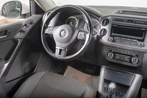 Внедорожник Volkswagen Tiguan 2013 года, 1249000 рублей, Томск