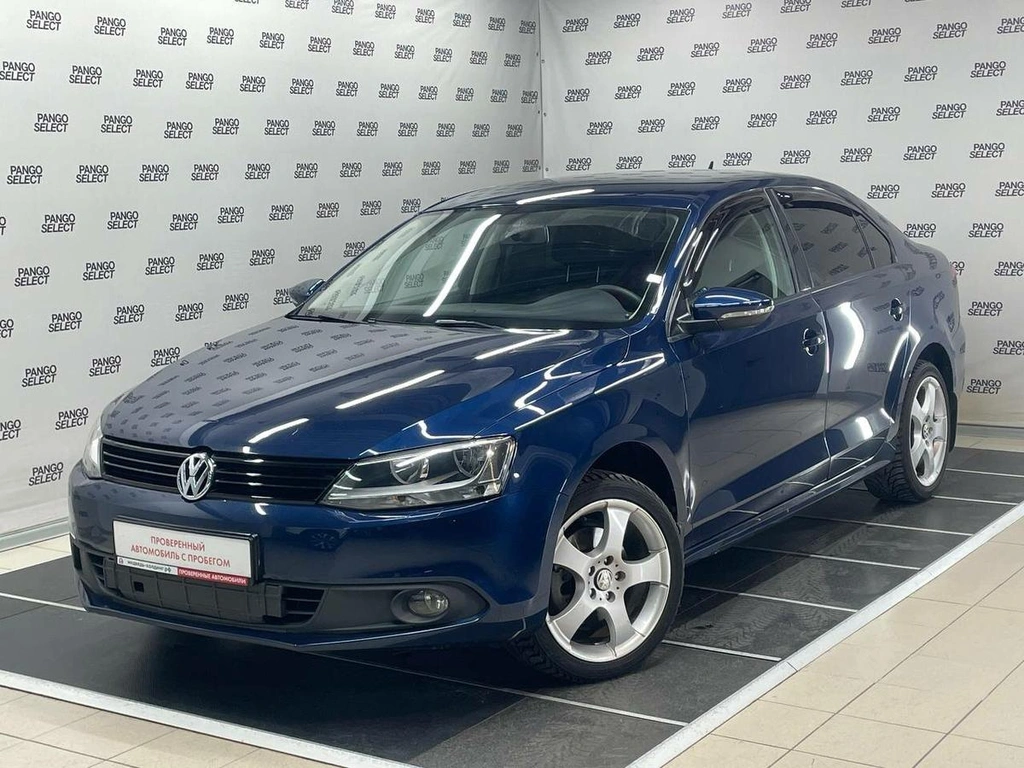 Седан Volkswagen Jetta 2011 года, 1040000 рублей, Красноярск
