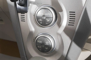 Седан Toyota Belta 2011 года, 1059000 рублей, Барнаул
