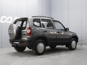 Внедорожник Chevrolet Niva 2012 года, 520000 рублей, Омск