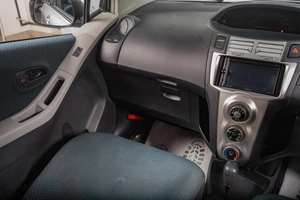 Хетчбэк Toyota Vitz 2005 года, 509000 рублей, Томск