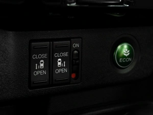 Минивэн Honda Stepwgn Spada 2016 года, 2355000 рублей, Тюмень