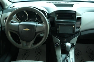 Седан Chevrolet Cruze 2010 года, 639000 рублей, Омск