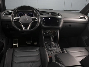 Внедорожник Volkswagen Tiguan 2021 года, 4200000 рублей, Омск