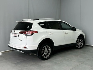 Внедорожник Toyota RAV4 2018 года, 2644990 рублей, Красноярск
