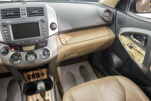 Внедорожник Toyota RAV4 2010 года, 1589000 рублей, Барнаул