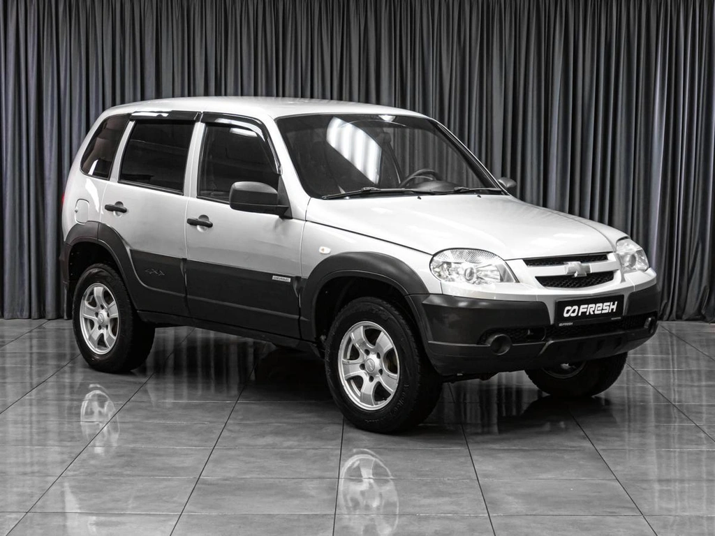 Внедорожник Chevrolet Niva 2017 года, 669000 рублей, Тюмень