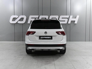 Внедорожник Volkswagen Tiguan 2018 года, 2799000 рублей, Ростов-на-Дону