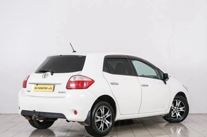 Хетчбэк Toyota Auris 2010 года, 879000 рублей, Красноярск