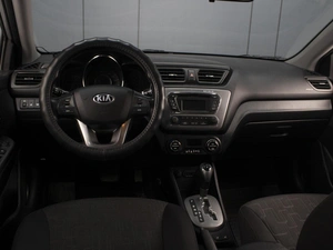 Седан Kia Rio 2013 года, 1155000 рублей, Омск