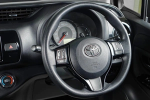 Хетчбэк Toyota Vitz 2017 года, 1259000 рублей, Тюмень