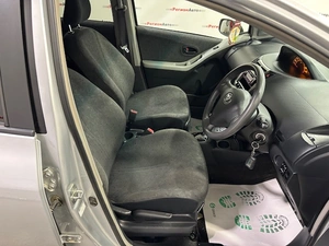 Хетчбэк Toyota Vitz 2009 года, 595000 рублей, Красноярск