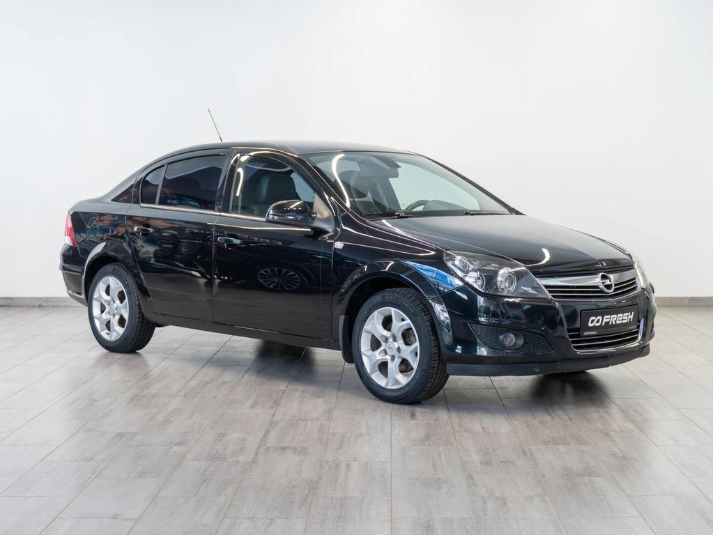 Седан Opel Astra 2013 года, 799000 рублей, Саратов