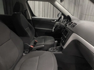 Внедорожник Skoda Yeti 2011 года, 890000 рублей, Красноярск