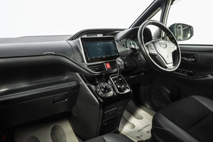 Минивэн Toyota Noah 2019 года, 2799000 рублей, Новосибирск