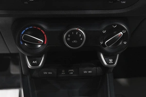 Хетчбэк Kia Rio X-Line 2018 года, 1169000 рублей, Новокузнецк