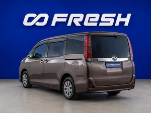 Минивэн Toyota Noah 2017 года, 1518888 рублей, Москва