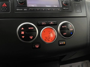 Хетчбэк Nissan Tiida 2012 года, 697000 рублей, Солонцы