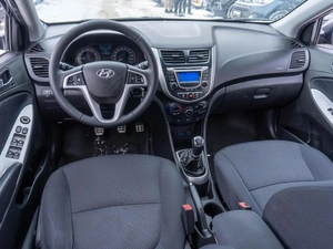 Седан Hyundai Solaris 2013 года, 819000 рублей, Саратов