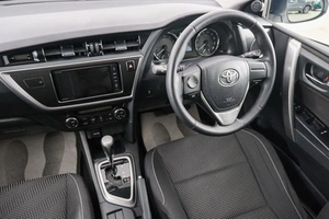 Хетчбэк Toyota Auris 2012 года, 1149000 рублей, Красноярск