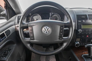 Внедорожник Volkswagen Touareg 2008 года, 1449000 рублей, Барнаул