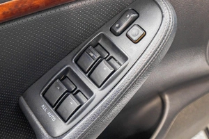 Седан Toyota Avensis 2004 года, 1019000 рублей, Барнаул