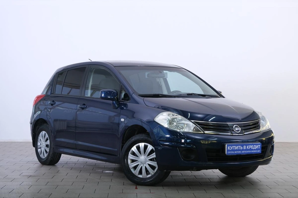 Хетчбэк Nissan Tiida 2010 года, 889000 рублей, Омск