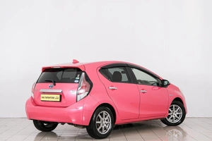 Хетчбэк Toyota Aqua 2015 года, 999000 рублей, Красноярск