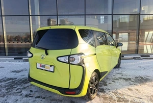 Минивэн Toyota Sienta 2017 года, 1200000 рублей, Красноярск