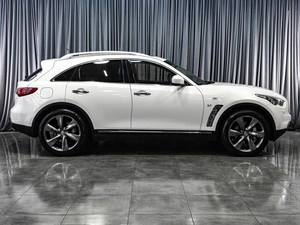 Внедорожник Infiniti QX70 2014 года, 2969000 рублей, Тюмень