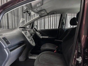 Хетчбэк Toyota Ractis 2010 года, 699000 рублей, Красноярск