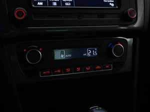 Седан Volkswagen Polo 2018 года, 1075077 рублей, Москва