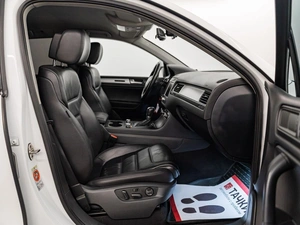 Внедорожник Volkswagen Touareg 2012 года, 2120000 рублей, Красноярск