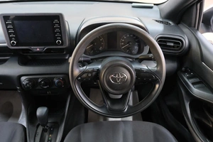Хетчбэк Toyota Yaris 2021 года, 1289000 рублей, Омск