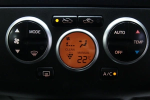 Хетчбэк Nissan Tiida 2006 года, 558000 рублей, Солонцы