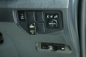 Лифтбек Toyota Prius 2015 года, 1349000 рублей, Омск