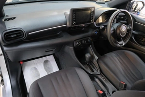 Хетчбэк Toyota Yaris 2021 года, 1289000 рублей, Омск