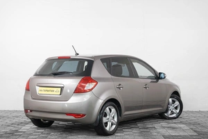 Хетчбэк Kia Ceed 2011 года, 819000 рублей, Кемерово