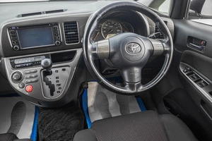 Минивэн Toyota Wish 2004 года, 989000 рублей, Барнаул