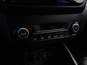 Хетчбэк Kia Rio 2016 года, 940000 рублей, Краснодар