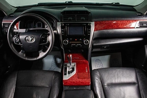 Седан Toyota Camry 2013 года, 1699000 рублей, Сургут