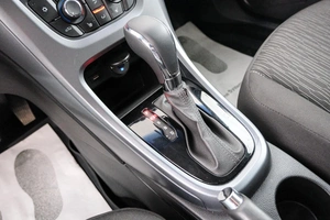 Хетчбэк Opel Astra 2014 года, 749000 рублей, Красноярск